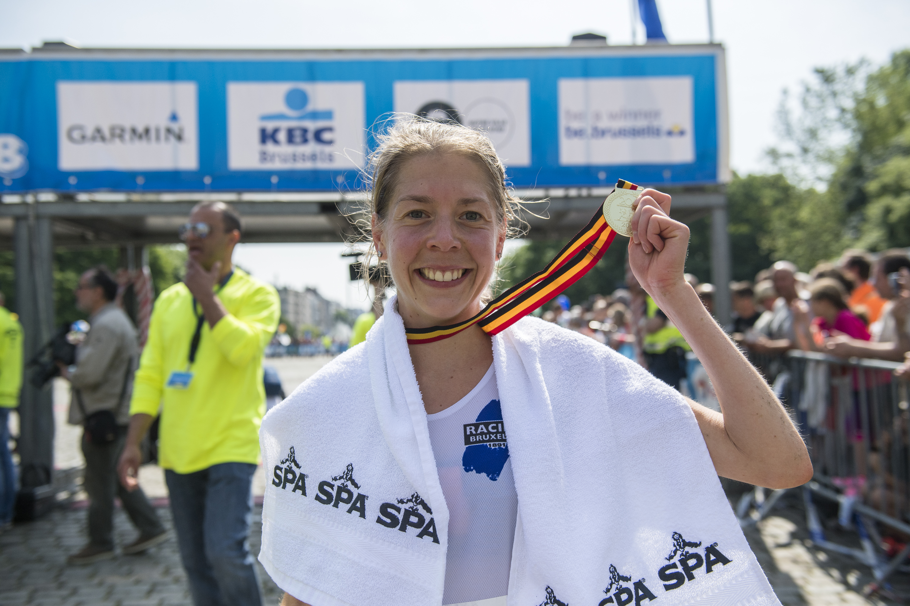 Britain's Sophie Hardy poses after winning the 38th edition of the Brussels' 20km run, Sunday 28 May 2017, in Brussels. BELGA PHOTO LAURIE DIEFFEMBACQ