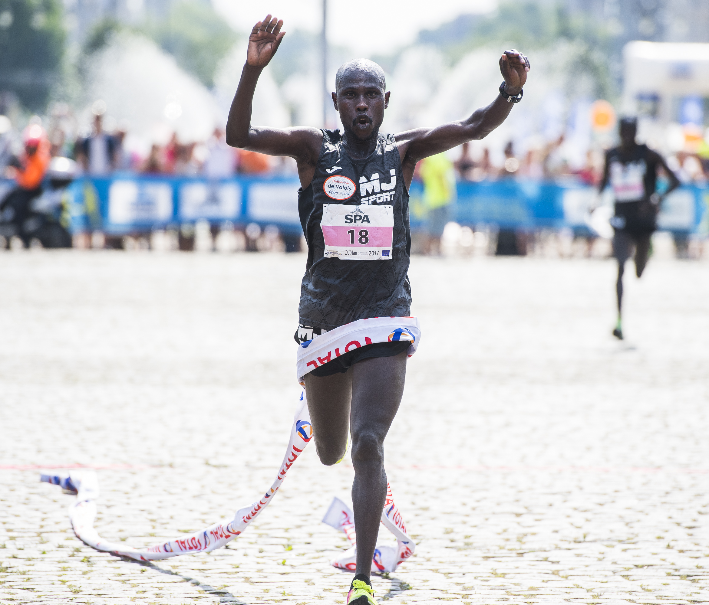 Winner David Maru from Kenya celebrates as he crosses the finish line at the 38th edition of the Brussels' 20km run, Sunday 28 May 2017, in Brussels. BELGA PHOTO LAURIE DIEFFEMBACQ