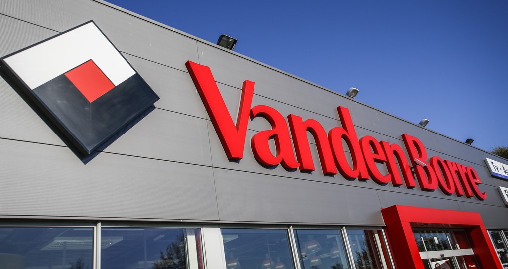 Illustration picture shows a Vanden Borre electronics store in Drogenbos, Monday 31 October 2016. BELGA PHOTO THIERRY ROGE