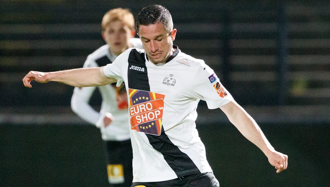 Roeselare's Kevin Kis fights for the ball during the Jupiler Pro League match between KSV Roeselare and Royal Excel Mouscron, in Roeselare, Saturday 15 April 2017, on day 3 of the Play-off 2B of the Belgian soccer championship. BELGA PHOTO KURT DESPLENTER