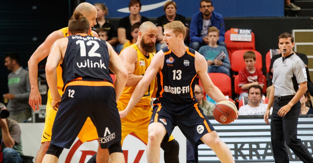 Oostende's Rasko Katic and Brussels' Brandon Ubel fight for the ball during the basketball game between BC Oostende and Brussels, the first match (best of five) of the final of the play-offs of the EuroMillions League basket competition, on Wednesday 07 June 2017 in Oostende. BELGA PHOTO KURT DESPLENTER