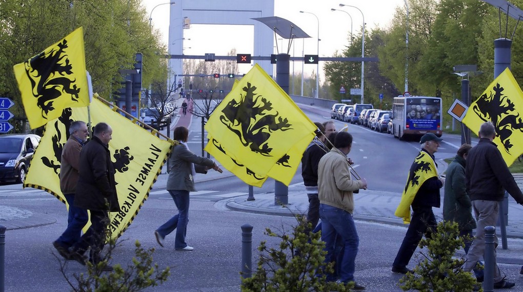 20100422 - VILVOORDE, BELGIUM: People protest in a demonstration to demand the urgent split of BHV in Vilvoorde, Thursday 22 April 2010. The demonstration was organized by the working group BHV. Open Vld decided today that they quit the federal government because an agreement on the BHV split was not found today. The Prime Minister yesterday evening, met with the chairmen of the majority parties and the green parties over BHV and agreed on a declaration to take some more time to achieve the final agreement but Open Vld does not want to go along. BELGA PHOTO NICOLAS MAETERLINCK
