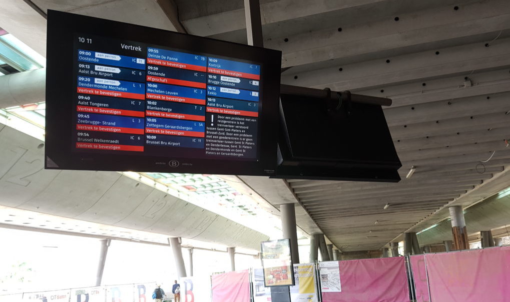 ATTENTION EDITORS - SMARTPHONE PICTURE - BEST QUALITY AVAILABLE Illustration picture shows information screens on the platforms at the Ghent Sint-Pieter train station, announcing several delayed trains, Friday 07 July 2017. Due to two seperate technical incidents with trains on the lines between Ghent-Sint-Pieters and Brussels, and between Ghent-Sint-Pieters and Denderleeuw, Dendermonde and Geraardsbergen, several trains with hundreds of travellers are blocked. BELGA PHOTO HENDRIK DEVRIENDT