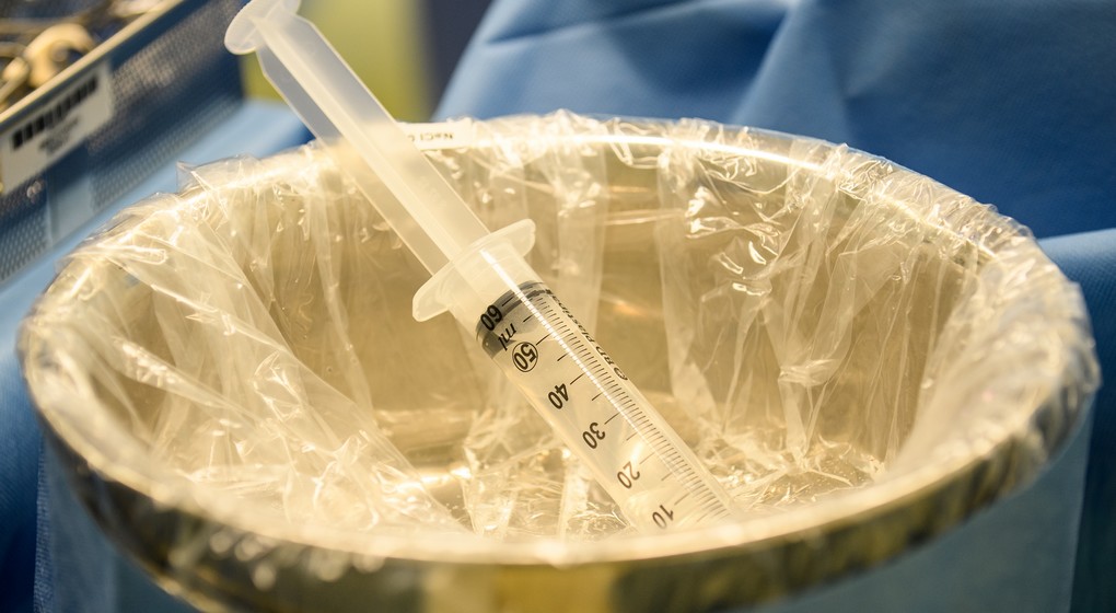 Illustration picture shows a needle in a trash can in an operation room during a press visit to the new operating theater of the UZ Leuven hospital, on Friday 10 February 2017, in Leuven. BELGA PHOTO LUC CLAESSEN