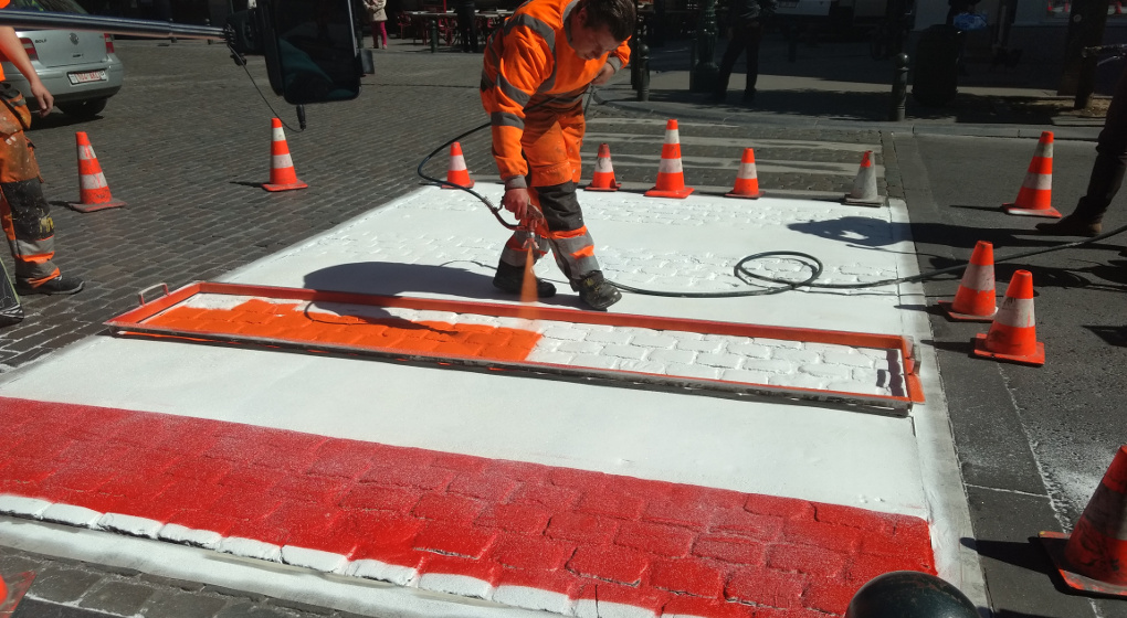 Soutien à la communauté LGBT: les six passages piétons arc-en-ciel du centre-ville deviennent définitifs - BX1