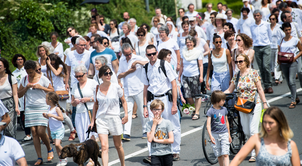 Un cortège blanc pour un dernier hommage à la petite Mawda - BX1