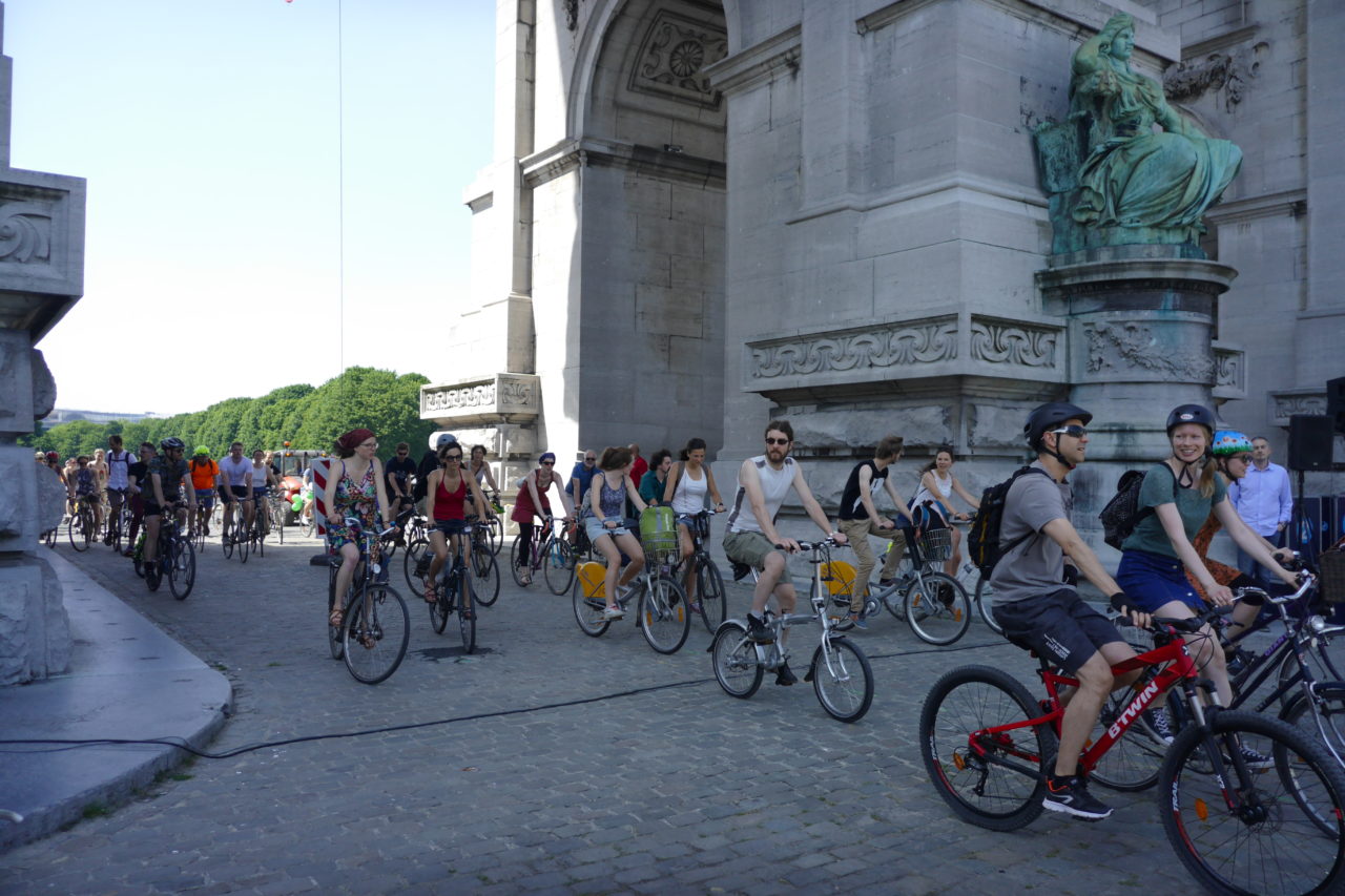 Des centaines de cyclistes ont célébré les 20 ans de la 