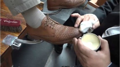 Les meilleurs cireurs de chaussures d'Europe concourent au centre de Bruxelles