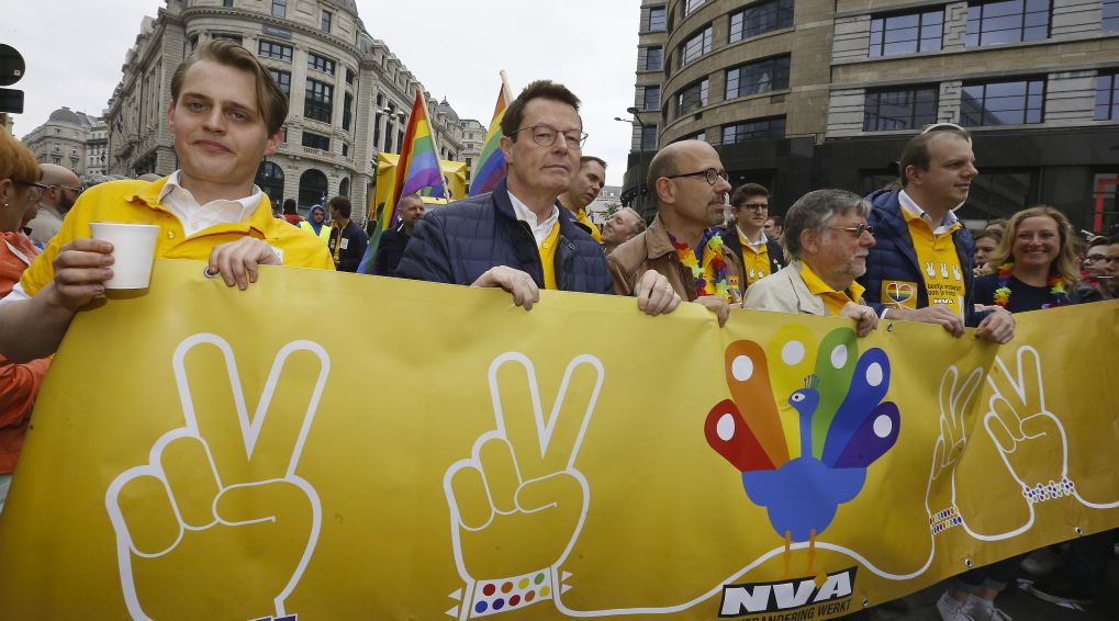 Cinq personnes interpellées après s'en être pris au char N-VA à la Pride Parade - BX1