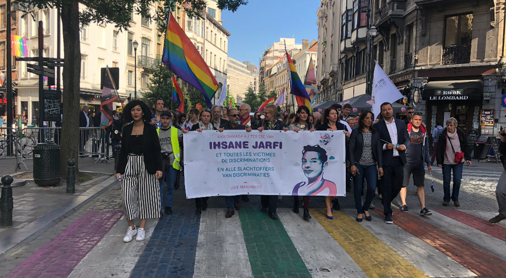 Plus de 300 personnes ont marché dans Bruxelles contre les violences homophobes - BX1
