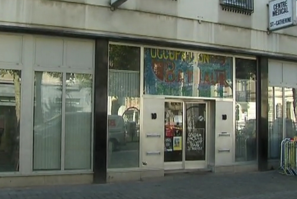 L'occupation d'un bâtiment par 80 sans-abris à Bruxelles menacée faute de moyens - BX1