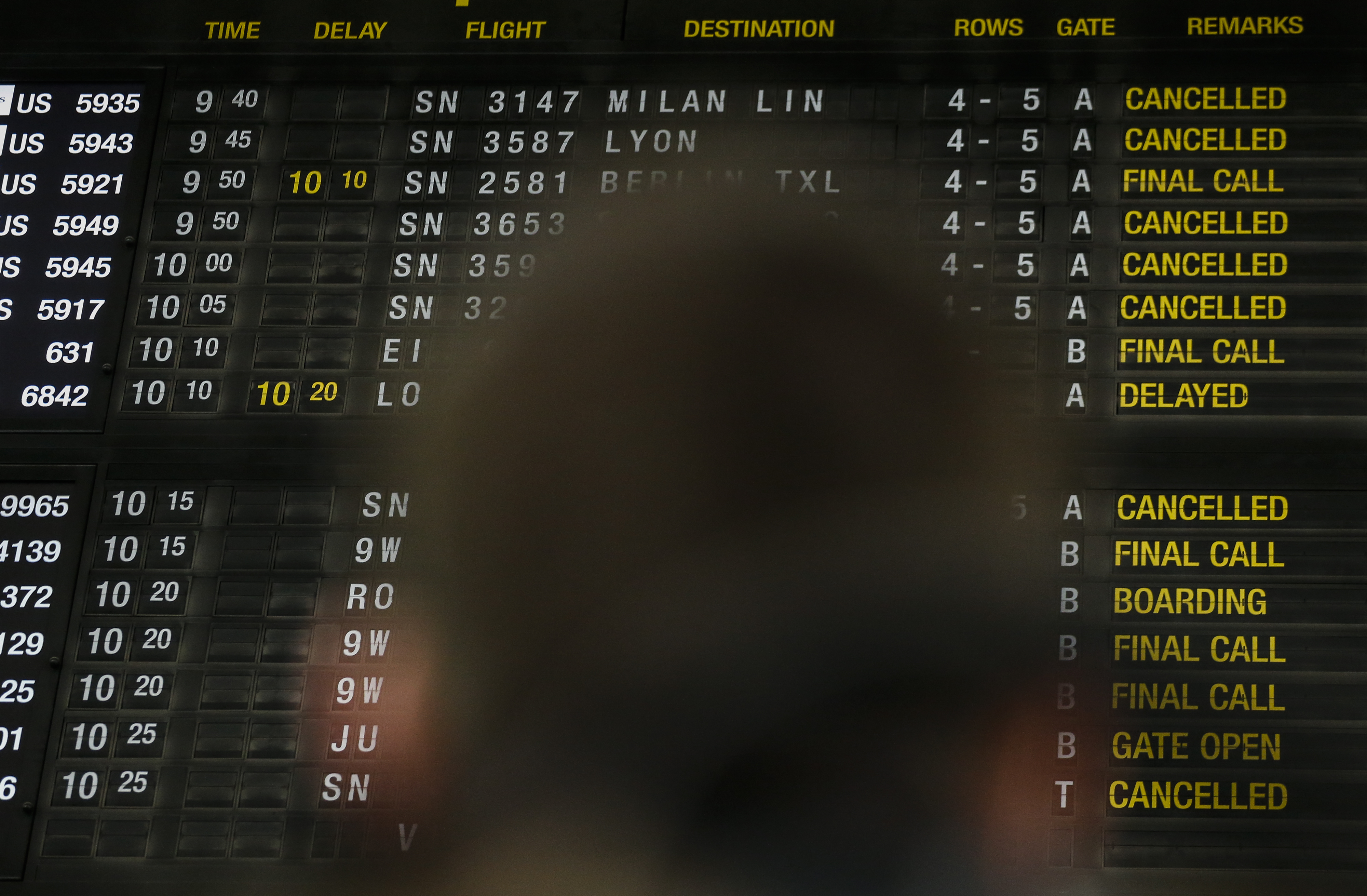 Grève des pilotes de Brussels Airlines : "A la recherche d'une solution pour les 34.000 passagers de lundi" - BX1