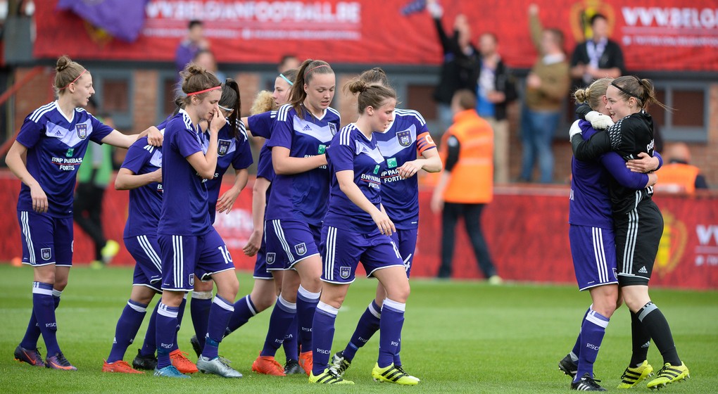 L'équipe féminine du RSC Anderlecht va finalement continuer, selon le coach - BX1