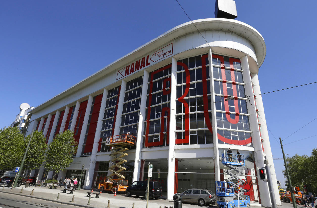 nombreux visiteurs pour le premier jour d'ouverture du musée Kanal-centre Pompidou - BX1