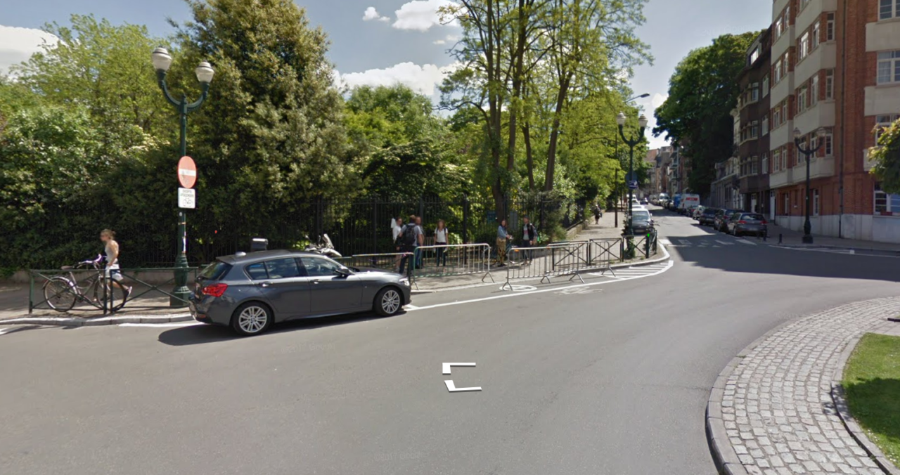 une femme s'immole par le feu au parc Tenbosch