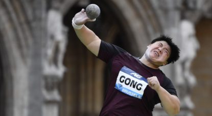 Lancer du poids Dame - Grand Place Bruxelles - Belga Dirk Waem