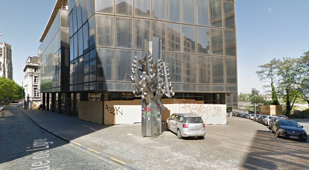 Sculpture Pol Bury - Ancien siège Dexia - Google Street View