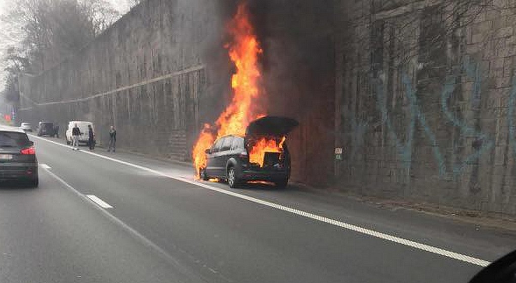 Voiture en feu - Ring Bruxelles Crainhem 22022019 - NE PAS REUTILISER