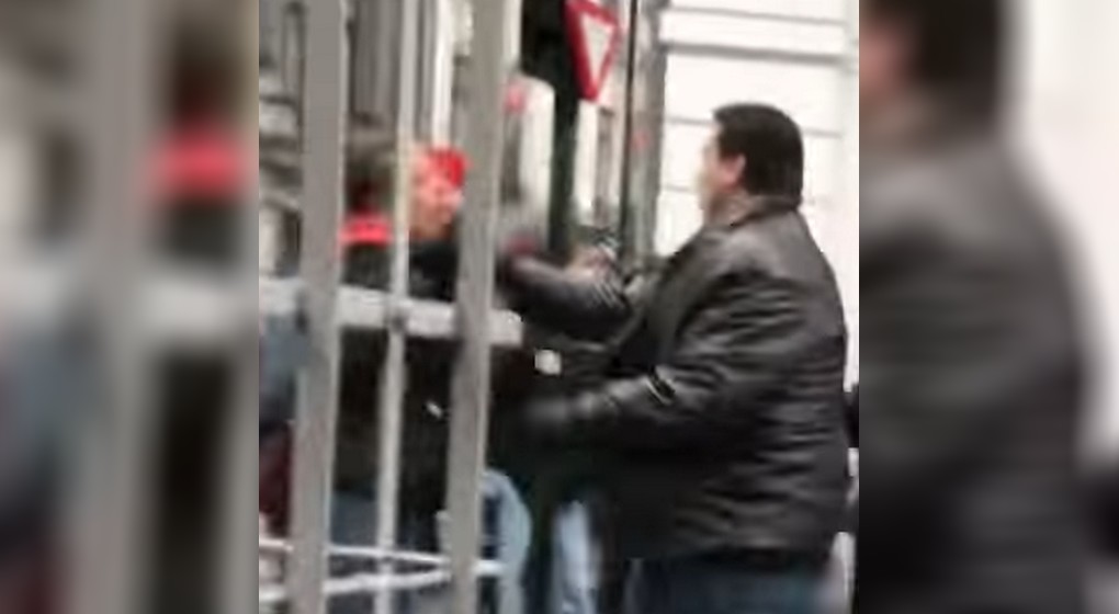 Claque Policier - Manifestation 8 mars - Capture OPD News YouTube