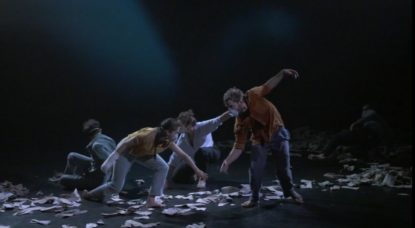 Pièce de théâtre avec masques - Capture BX1