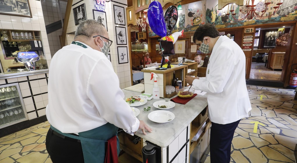 Restaurant Masque Horeca Coronavirus - Belga Thierry Roge