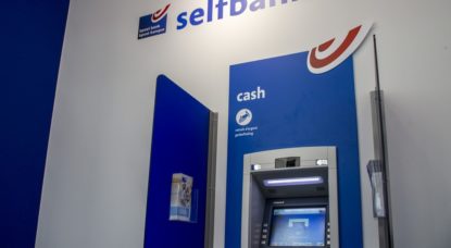 Bpost Banque Distributeur de billets - Belga Hatim Kaghat