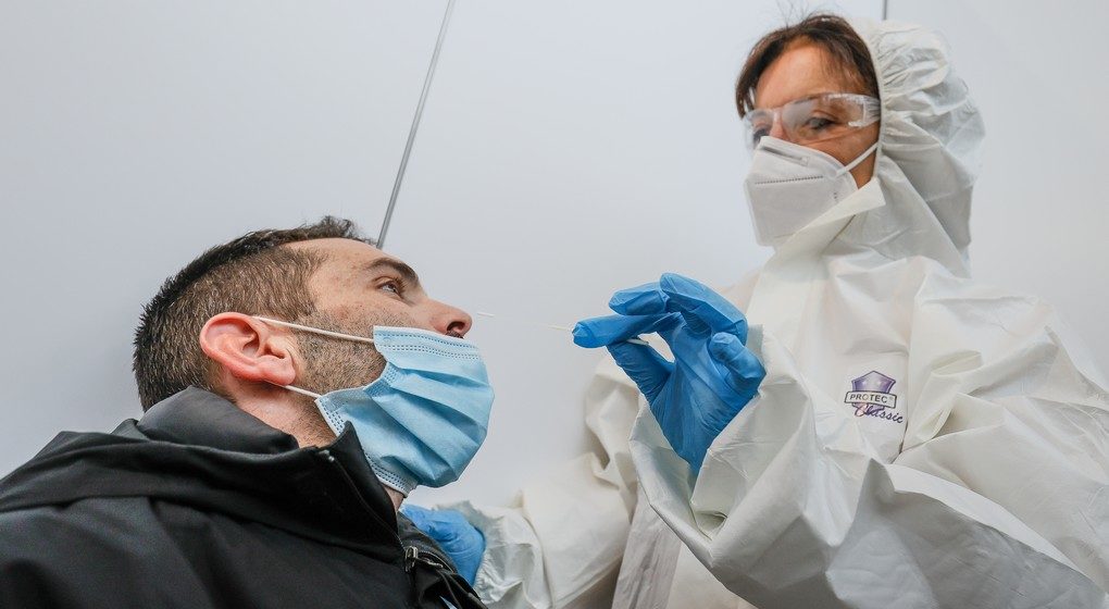 Test PCR Covid-19 Coronavirus - Illustration Belga Bruno Fahy