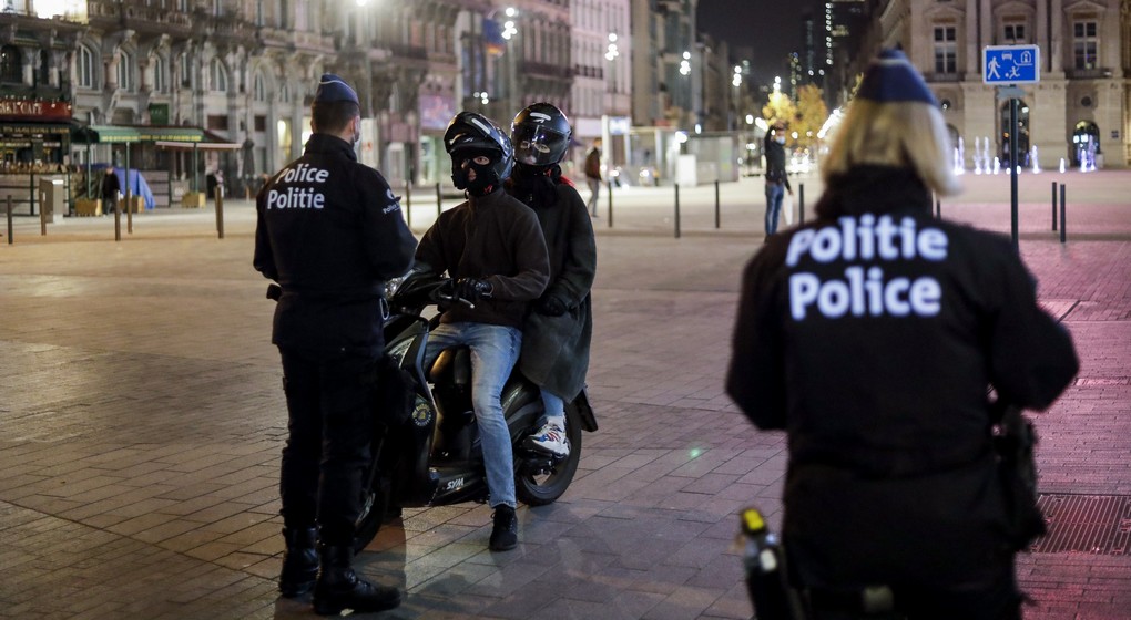 Contrôle police Covid-19 Coronavirus De Brouckère - Belga Thierry Roge