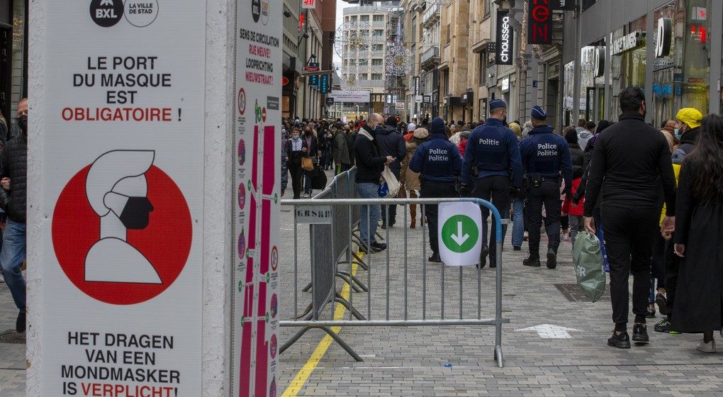 Clients Foule Passants Rue Neuve Masque Samedi 5 décembre 2020 - Belga Laurie Dieffembacq