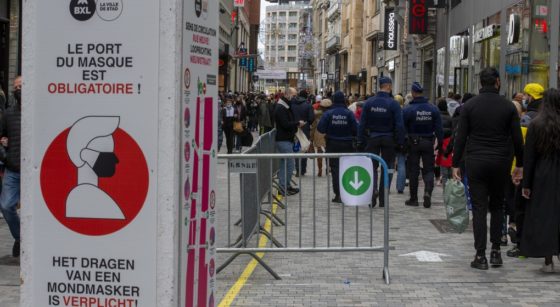 Clients Foule Passants Rue Neuve Masque Samedi 5 décembre 2020 - Belga Laurie Dieffembacq