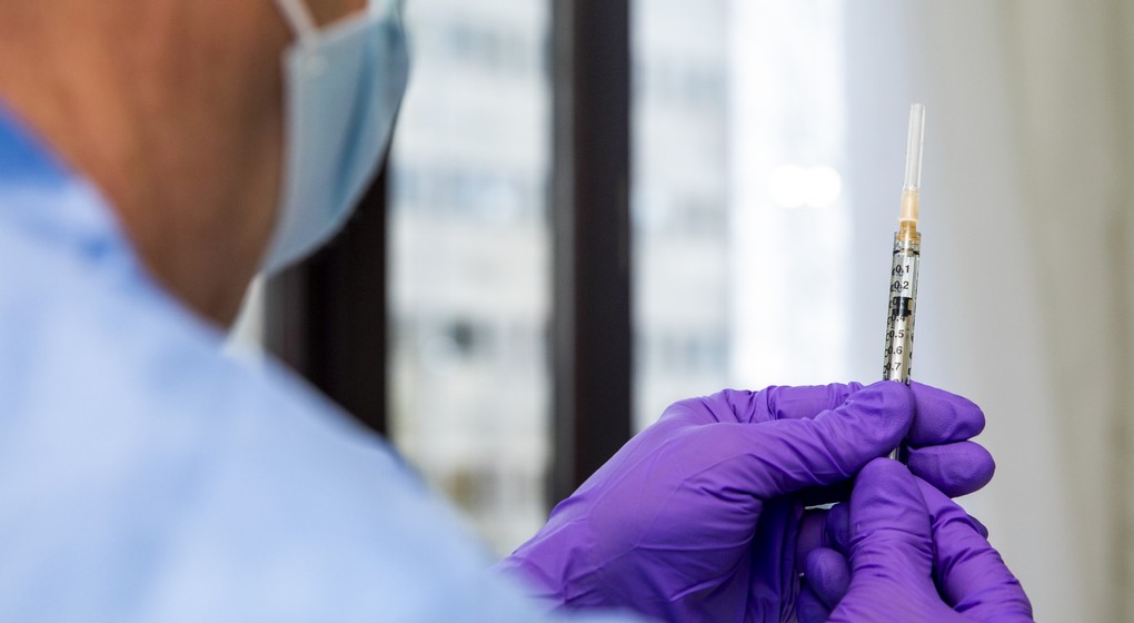 Vaccin Covid-19 Vaccination UZ Brussel - Belga Hatim Kaghat