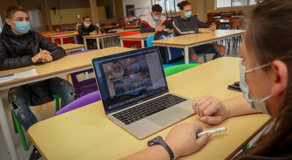 Classe Covid-19 école présentiel Microsoft Teams - Belga Virginie Lefour