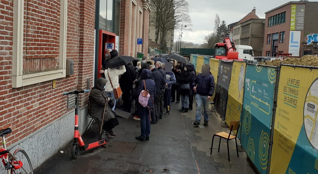 Centre de vaccination Albert Forest - File