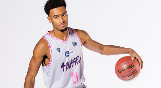 Elijah Tshibangu - Phoenix Brussels Basket - Belga Jasper Jacobs