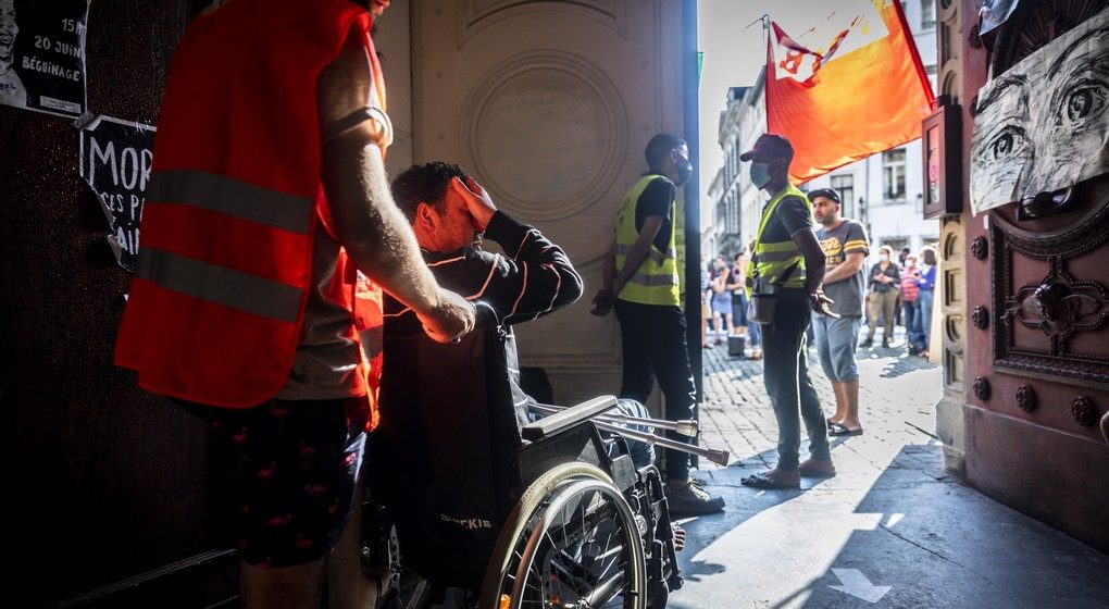 Sans-papiers Grève de la Faim Chaise Roulante Église du béguinage - Belga Hatim Kaghat