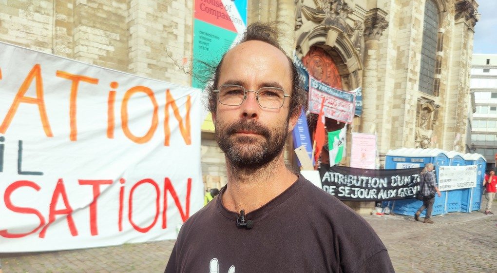 Cédric Herrou Église du Béguinage - Belga Ophélie Delarouzée