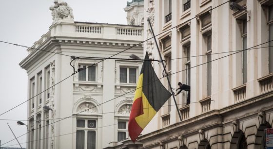 Drapeau belge Belgique en berne - Belga AUrore Belot.jpg