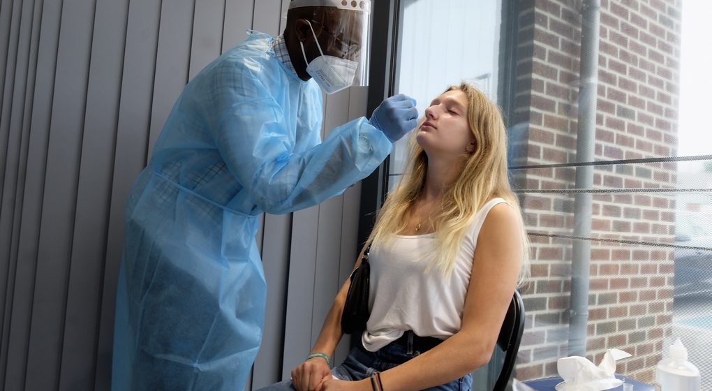 Test Covid-19 Coronavirus Pharmacie - Belga Eric Lalmand