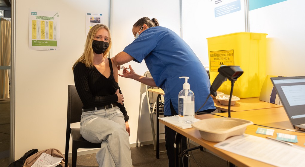 Vaccin Covid-19 Jeune Coronavirus - Belga James Arthur Gekiere