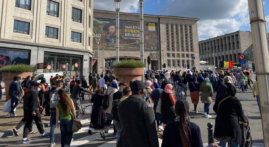 Manifestation Sans-papiers KBC Gare Centrale - Arnaud Bruckner BX1