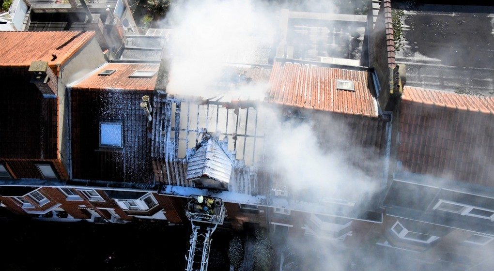 Feu de toiture Avenue du Cor des Chasses Watermael-Boitsfort 27082021 - Pompiers de Bruxelles Walter Derieuw
