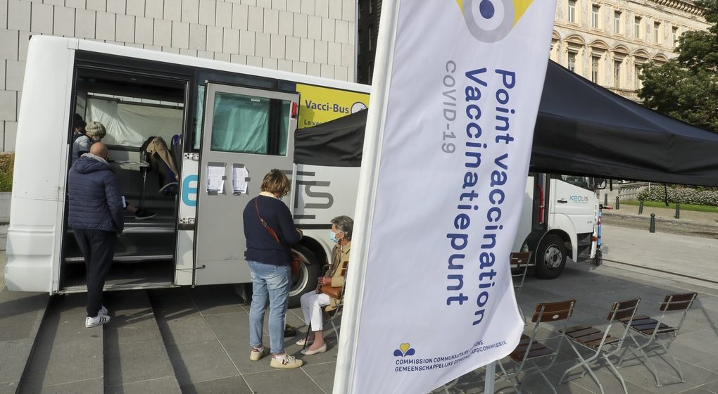 Vacci-bus Point de Vaccination Bus Cocom Covid-19 - Belga Nicolas Maeterlinck