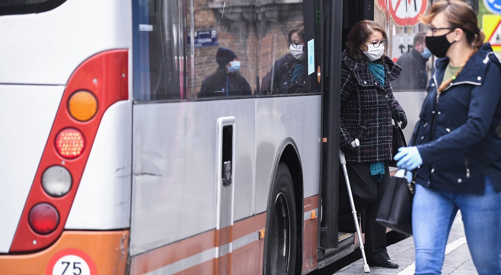 Bus Arrêt Stib Passagers Masque - Belga Laurie Dieffembacq