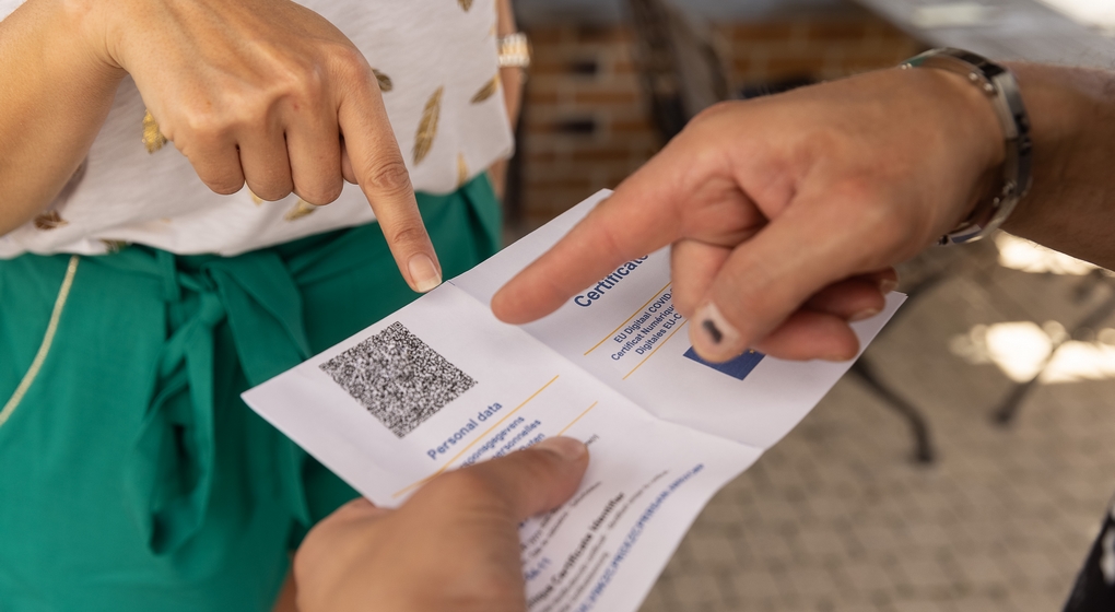 Covid Safe Ticket - Illustration Belga James Arthur Gekiere