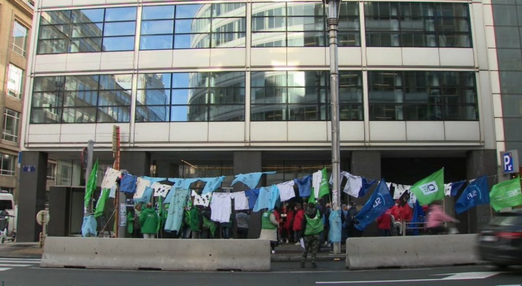Manifestation Soignants contre Obligation vaccinale Cabinet Frank Vandenbroucke - Capture BX1