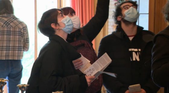 Touristes Musée Horta Masques - Capture BX1