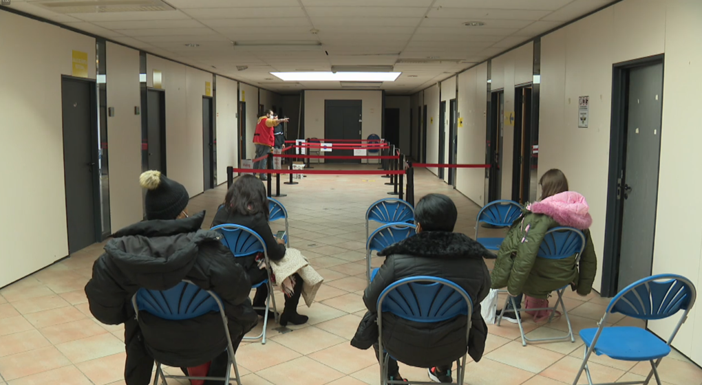 les centres de vaccination réouvrent pour la troisième dose - photo : BX1