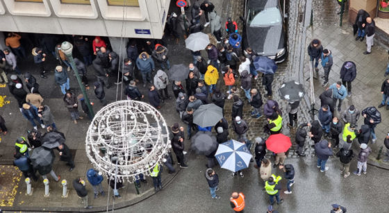 Manifestation des LVC en face du parlement bruxellois. - photo Belga/HATIM KAGHAT