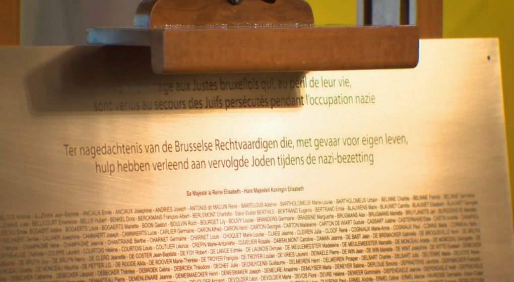 Plaque Justes parmi les Nations Parlement Bruxellois 25012022 - Capture Belga Video