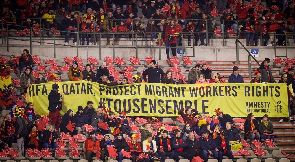 Banderole Amnesty International Qatar - Belga Virginie Lefour